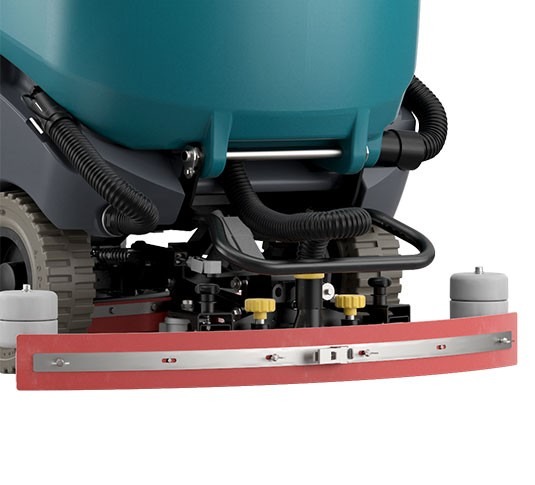 Tennant T981 rear parabolic squeegee with red Linatex blades and recovery hose