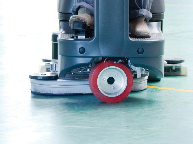 Close-up of the Advance SC3000 SafetyGlide scrub deck moving with the steering