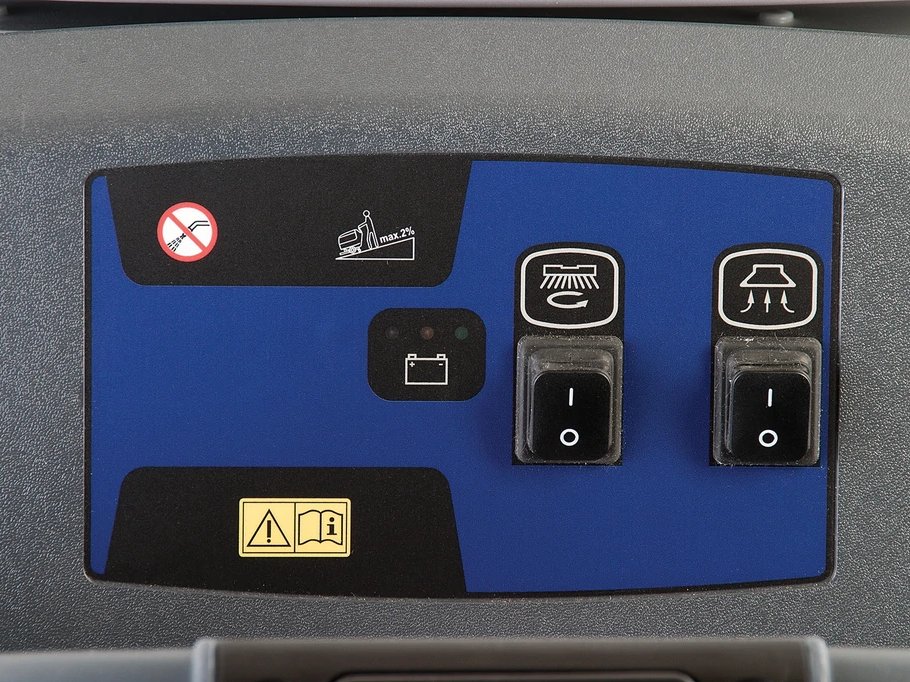 Advance SC450 two-switch control panel close-up