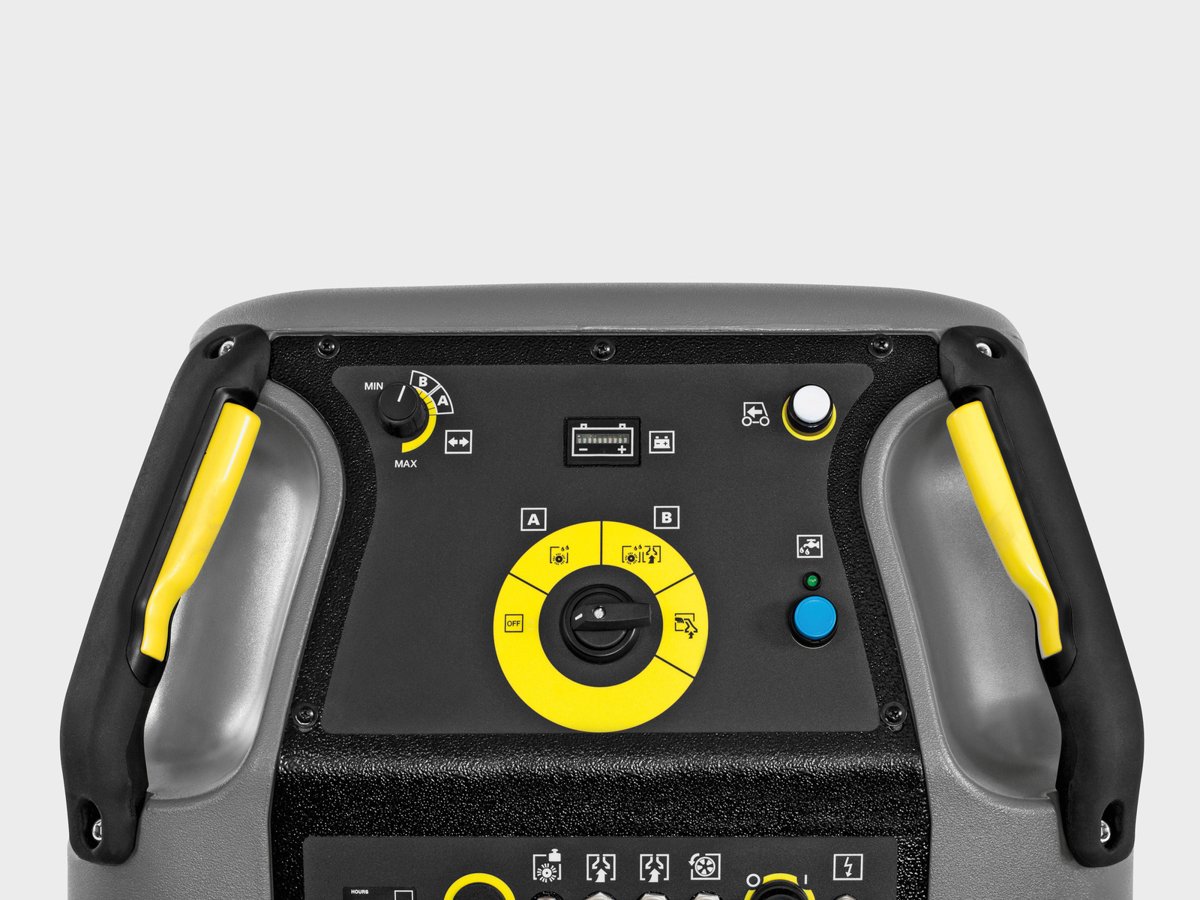 Kärcher Commodore DUO control panel with mode selector and throttle handles