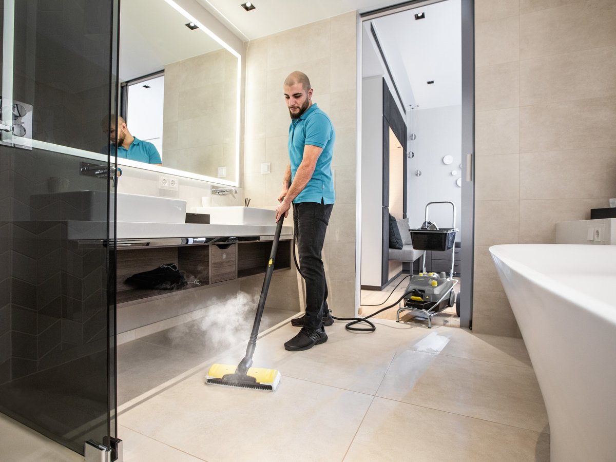 Steam cleaning a bathroom floor with the Kärcher SG 4/4 floor nozzle